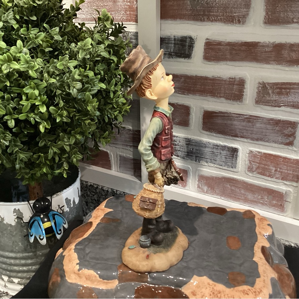 🟢 Vintage “Boy Gone Fishing” Awesome Statue Great Decor piece - Nicely Detailed - Picture 9 of 13